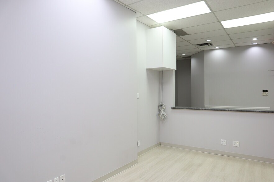 More Photos Of 2120 Eglinton Ave W, Toronto Office For Lease