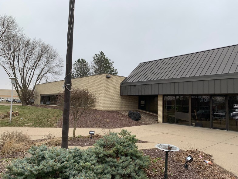 More Photos Of 4240 Hickory Ln, Sioux City Office For Lease