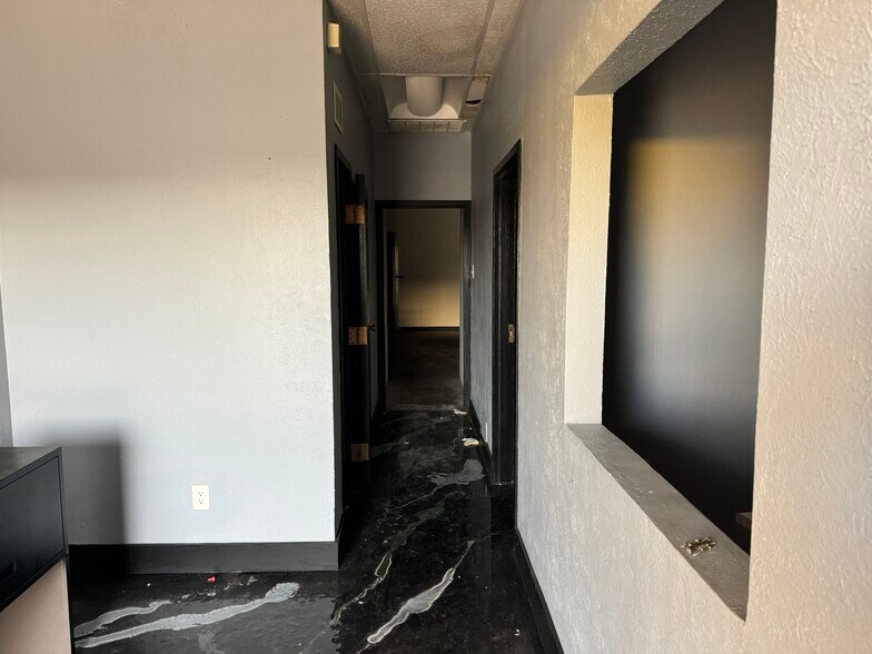 More Photos Of 3402-3406 Easy St, Dallas Light Manufacturing For Lease