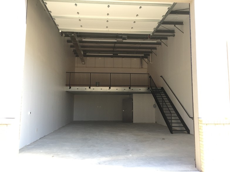 More Photos Of 8461 Possum Hollow Rd, Fort Mill Showroom For Lease