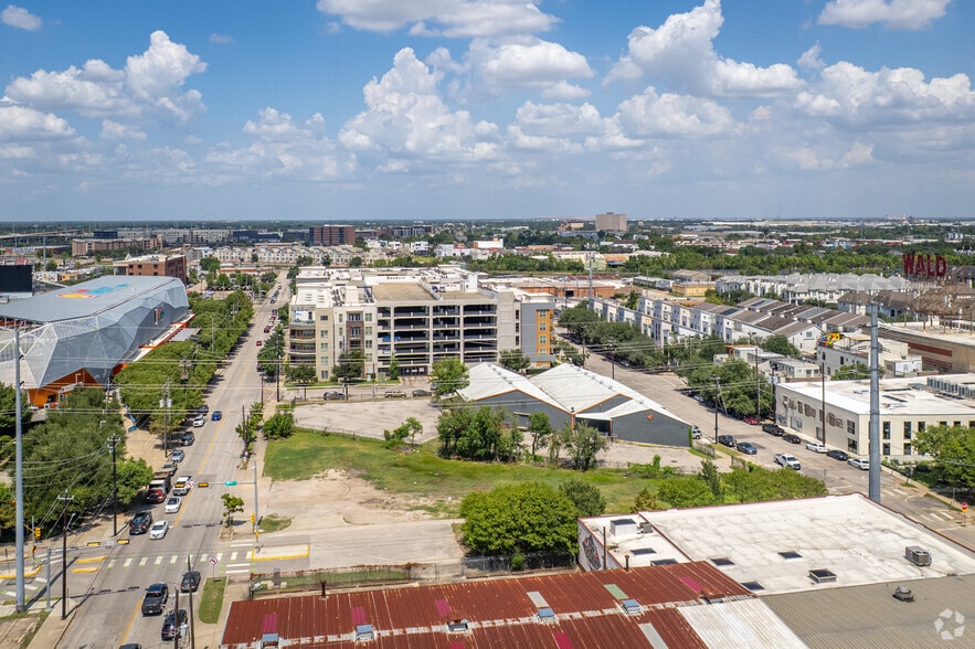 More Photos Of 815 Emancipation Ave, Houston Industrial For Sale
