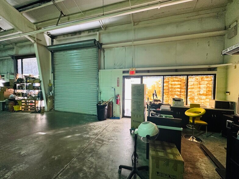 More Photos Of 3653 Regent Blvd, Jacksonville Warehouse For Sale