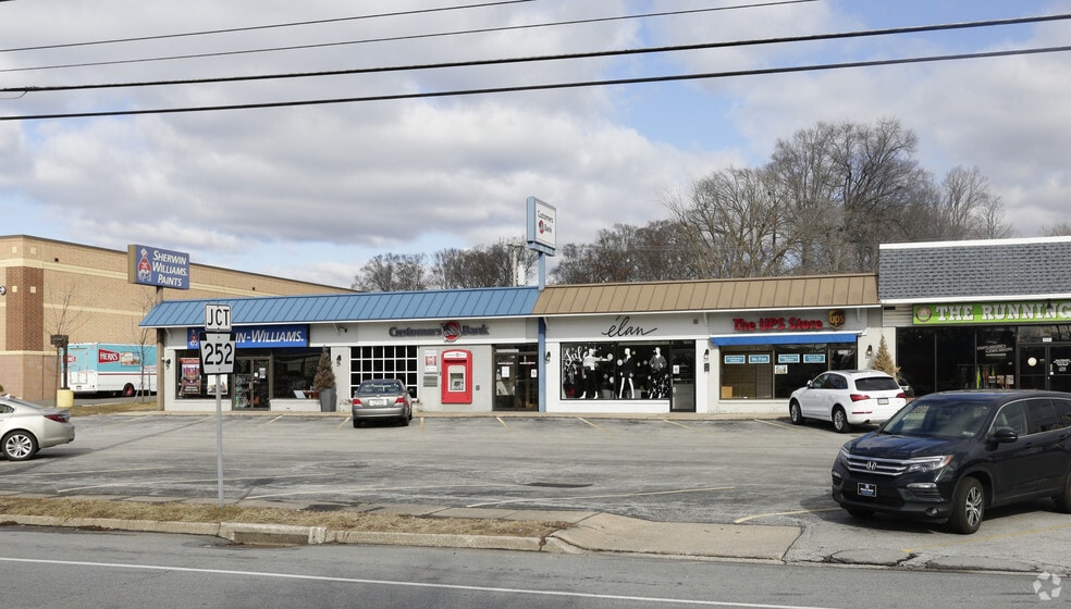 More Photos Of 3553-3559 W Chester Pike, Newtown Square Storefront For Lease