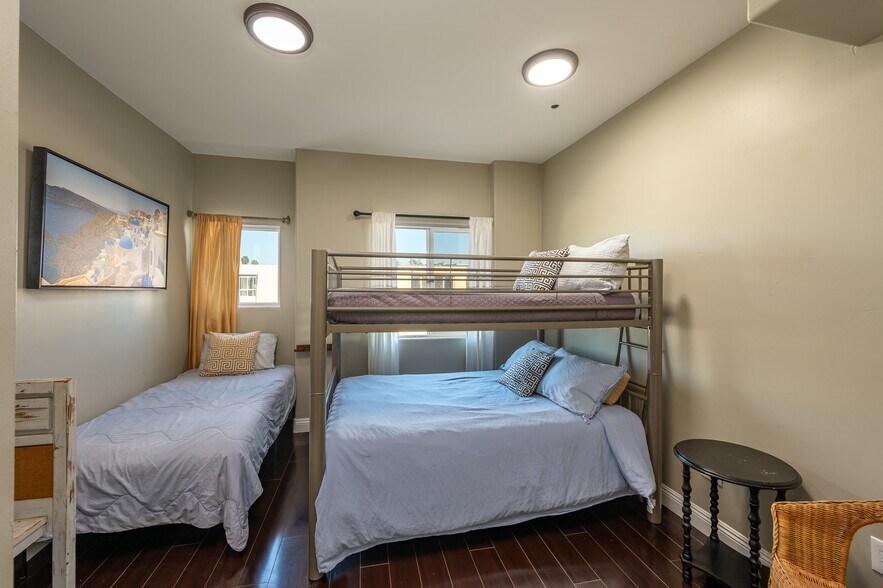 More Photos Of 4741 Point Loma Ave, San Diego Storefront Retail Residential For Sale