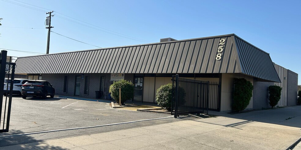 Primary Photo Of 258 N Blackstone Ave, Fresno Medical For Lease