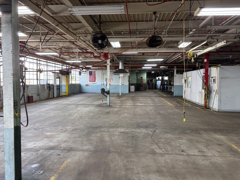 More Photos Of 1255 Oak St, Elkhart Manufacturing For Sale