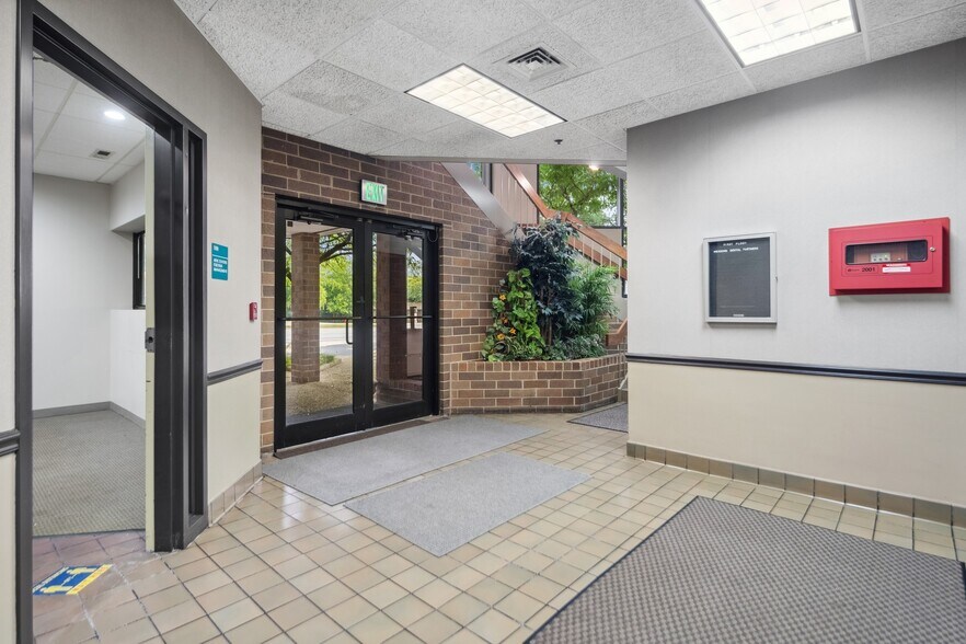 More Photos Of 10215 Roosevelt Rd, Westchester Office For Sale