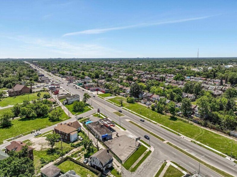More Photos Of 13730 Livernois Ave, Detroit General Retail For Sale