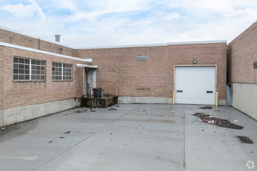 More Photos Of 5501 W Ogden Ave, Cicero Manufacturing For Lease