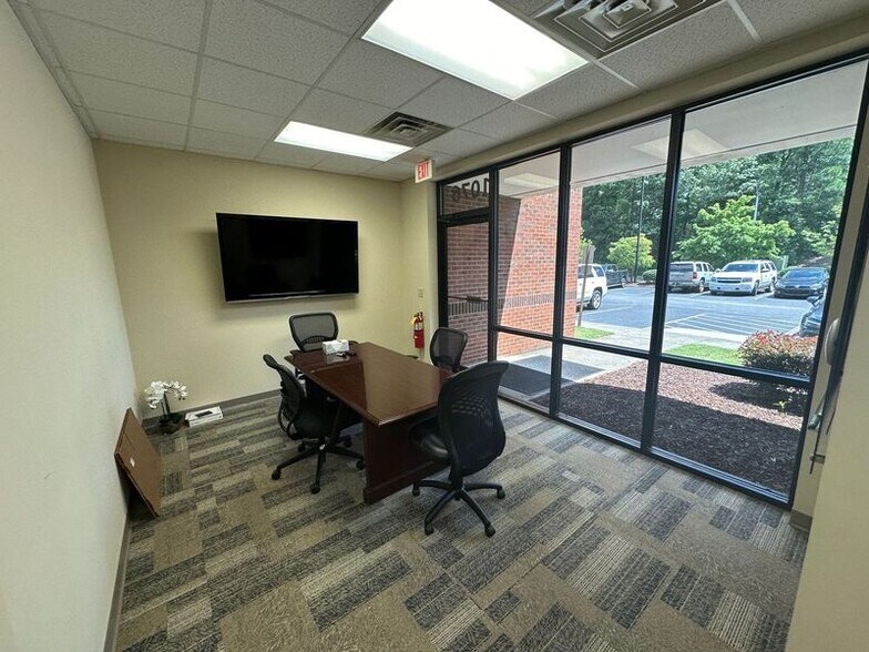 More Photos Of 1070-1078 Classic Rd, Apex Flex For Lease