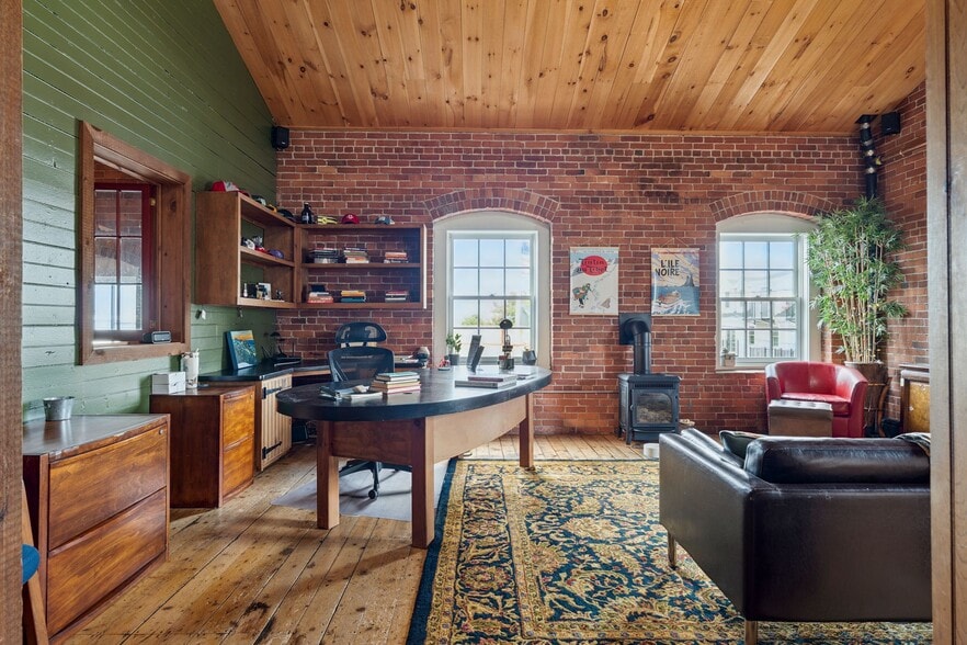 More Photos Of 26 Howland St, Plymouth Office For Sale