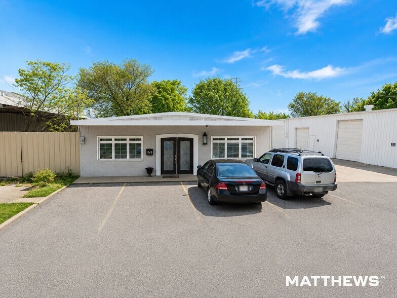 More Photos Of 209-211 Austin St, Garland Unknown For Lease