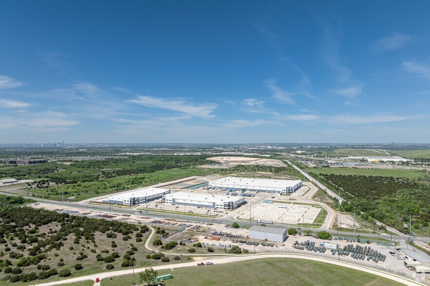 More Photos Of 9800 Decker Ln, Austin Warehouse For Lease