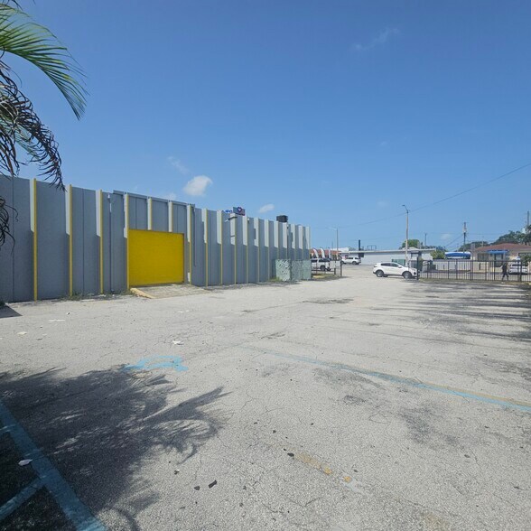 More Photos Of 3420 NW 7th St, Miami Light Distribution For Lease