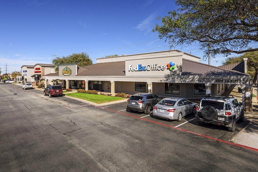 More Photos Of 5500 E Greenville Ave, Dallas Unknown For Lease