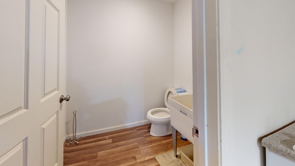 More Photos Of 516 S 1st Ave, Hillsboro Service For Lease
