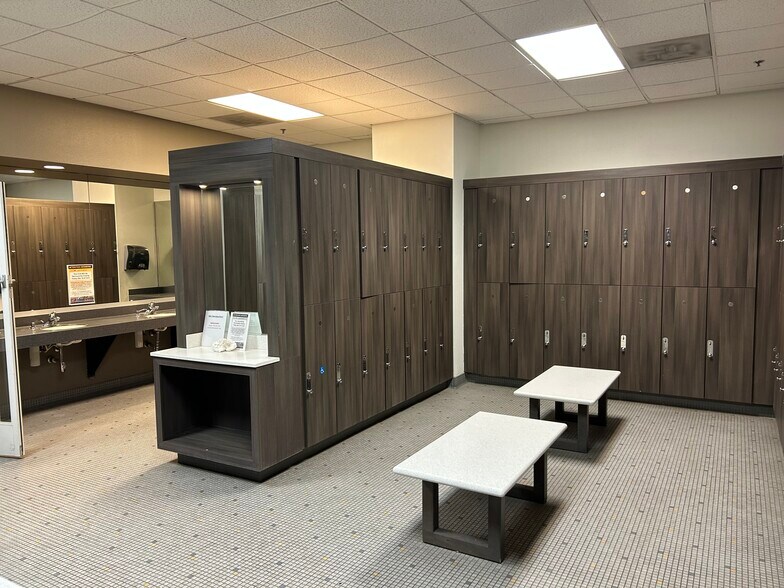 More Photos Of 11630 N Tatum Blvd, Phoenix Health Club For Lease