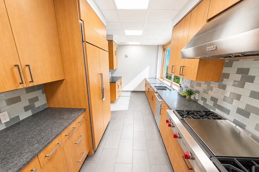 More Photos Of 630 6th St S, Kirkland Office For Lease