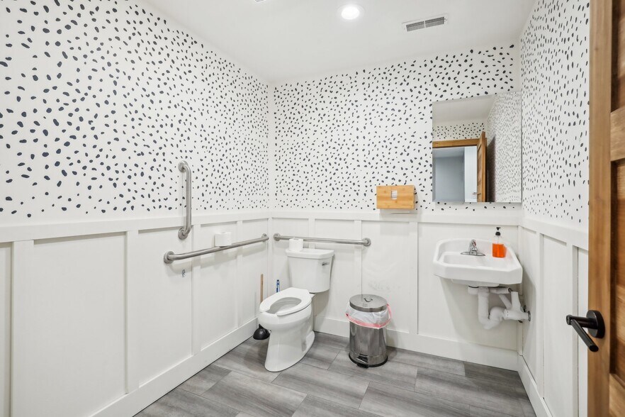 More Photos Of 613 Broadway, Wisconsin Dells Loft Creative Space For Sale