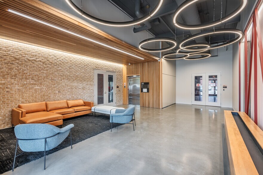 More Photos Of 1401 W Morehead St, Charlotte Office For Lease