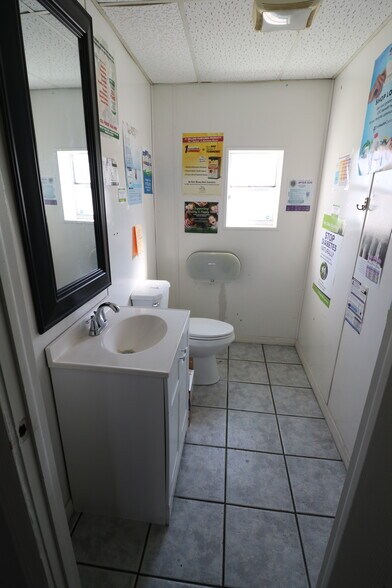 More Photos Of 2418 US Highway 19, Holiday General Retail For Lease