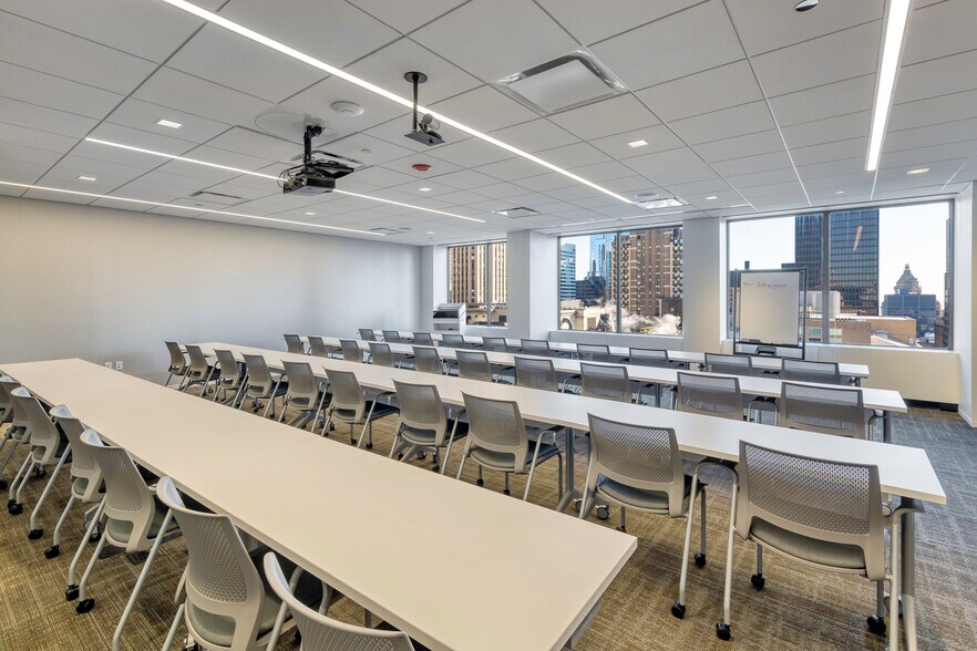 More Photos Of 200 W Jackson Blvd, Chicago Office For Lease