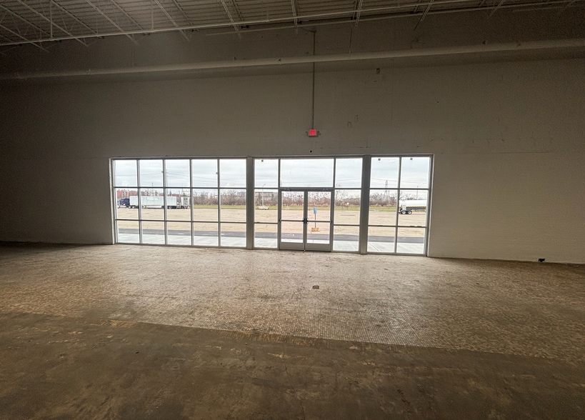 More Photos Of 4680 Caprice Dr, Middletown Warehouse For Lease