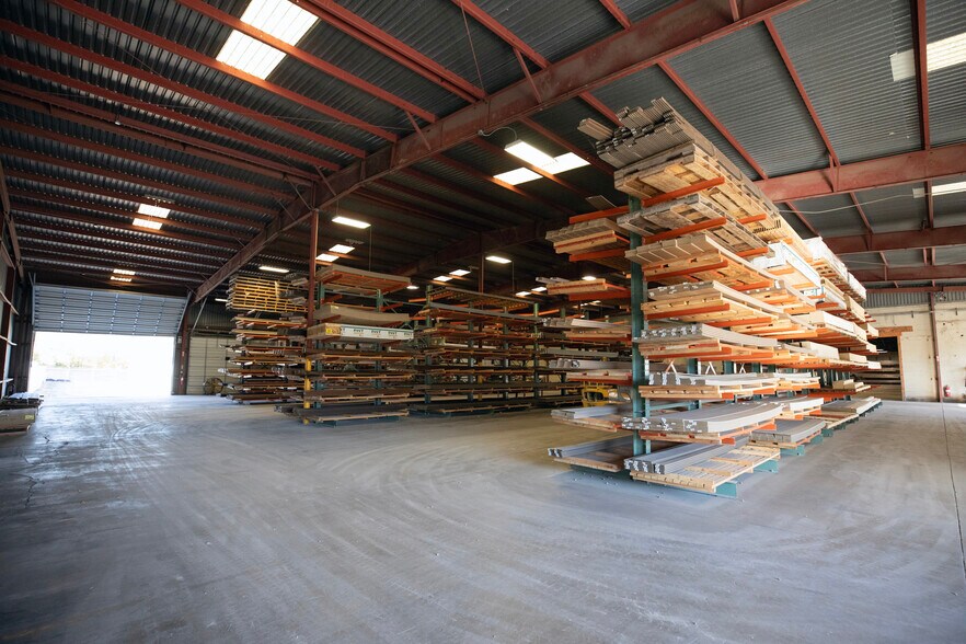 More Photos Of 2727 Roe Ln, Kansas City Manufacturing For Lease