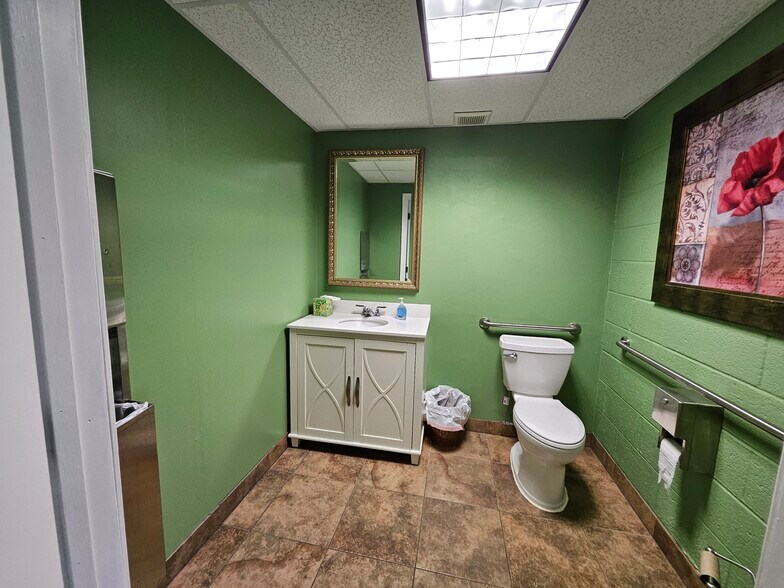 More Photos Of 3947 12 Mile Rd, Berkley Storefront Retail Residential For Lease