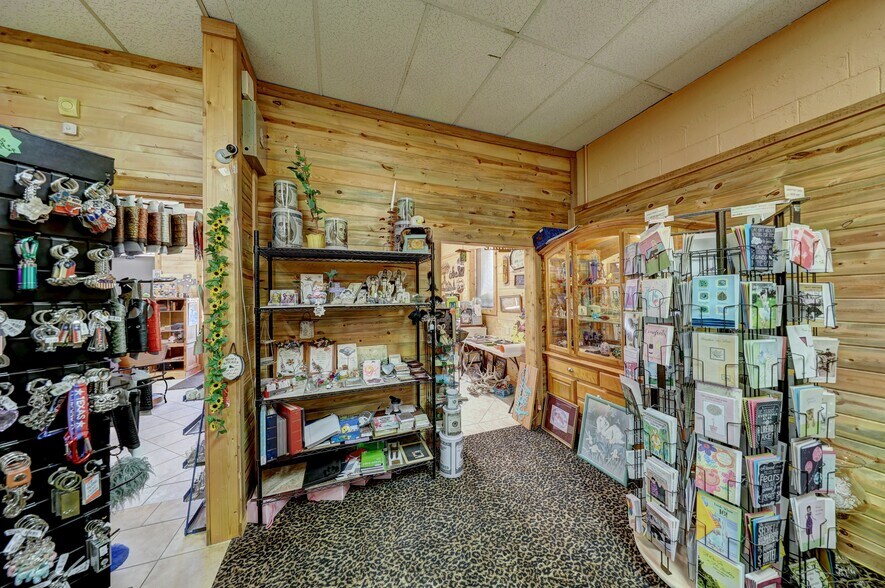 More Photos Of 105 N 11th St, Junction General Retail For Sale