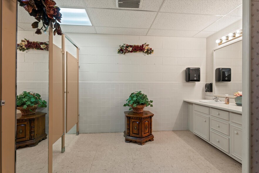 More Photos Of 1911 34th St, Lubbock Specialty For Sale