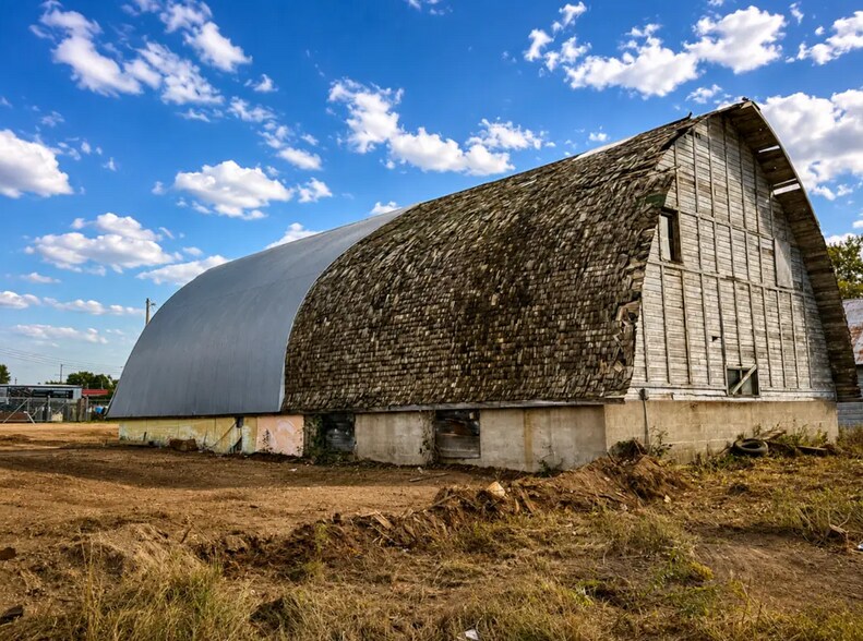 Primary Photo Of 1997 US-59, Slayton Warehouse For Sale