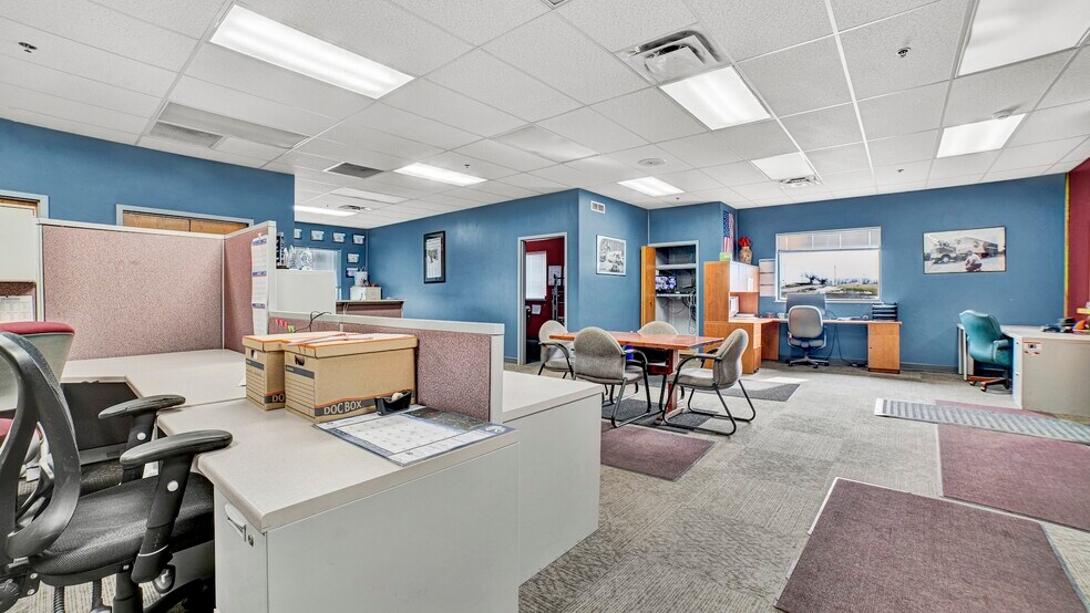 More Photos Of 961 N Main St, Mansfield Warehouse For Lease