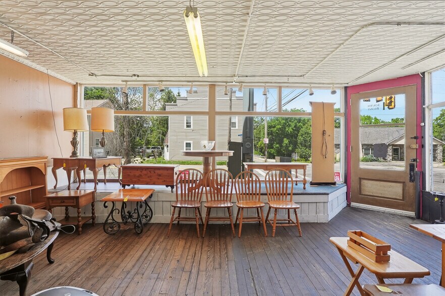 More Photos Of 31 S Front St, Burbank Storefront Retail Residential For Sale