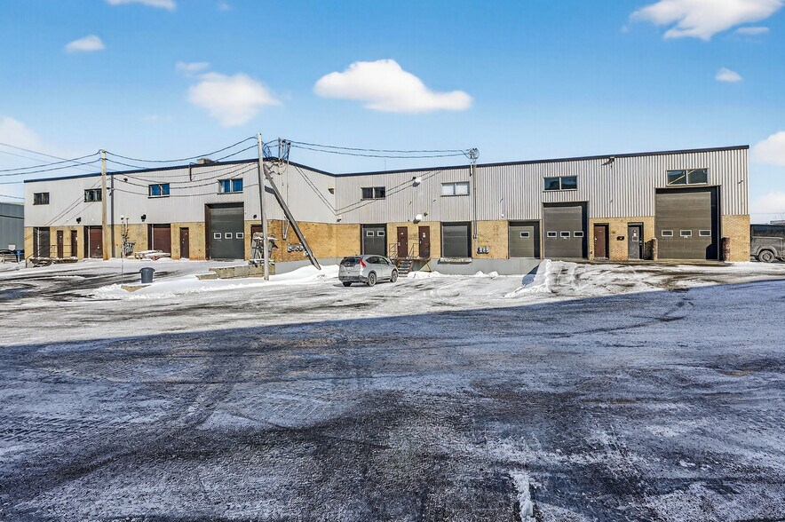 More Photos Of 2095 Rue Frank-Carrel, Québec Industrial For Sale