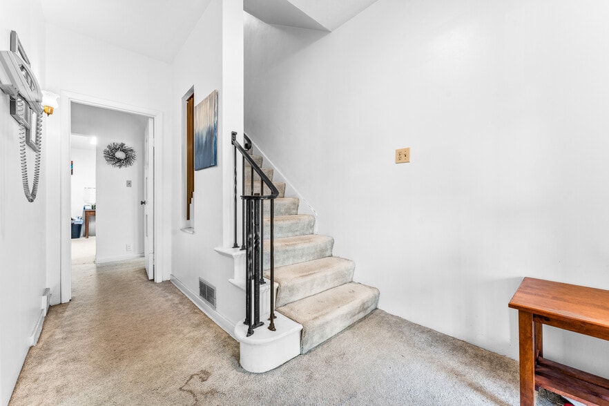 More Photos Of 35 N Balph Ave, Pittsburgh Medical For Sale