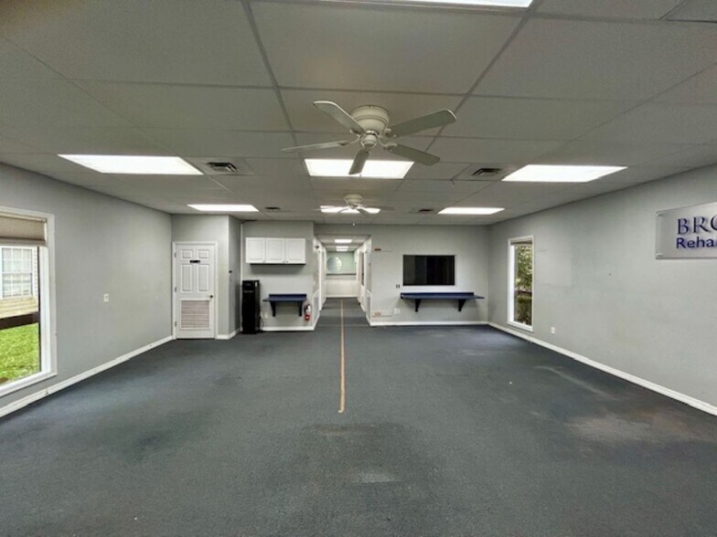 More Photos Of 45390 Green Ave, Callahan Office For Sale