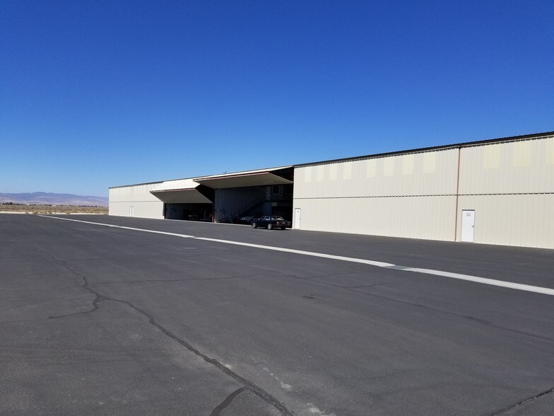 More Photos Of 4555 W Avenue G, Lancaster Airplane Hangar For Lease