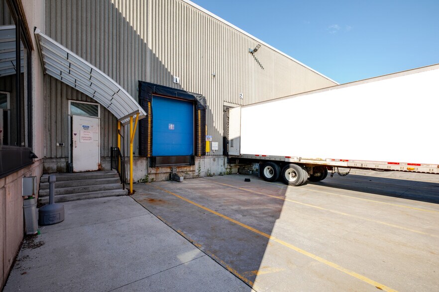 More Photos Of 2001-2045 Drew Rd, Mississauga Warehouse For Lease