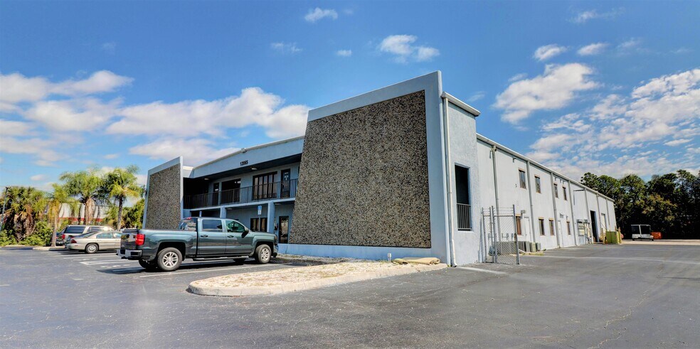 More Photos Of 12065 Metro Pky, Fort Myers Light Manufacturing For Lease