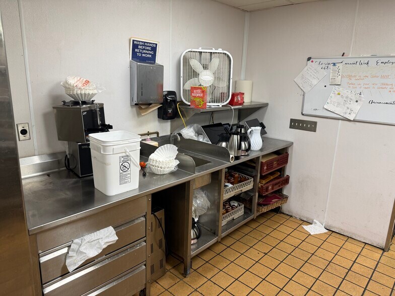 More Photos Of 1025 N Sherman Ave, Madison Freestanding For Lease