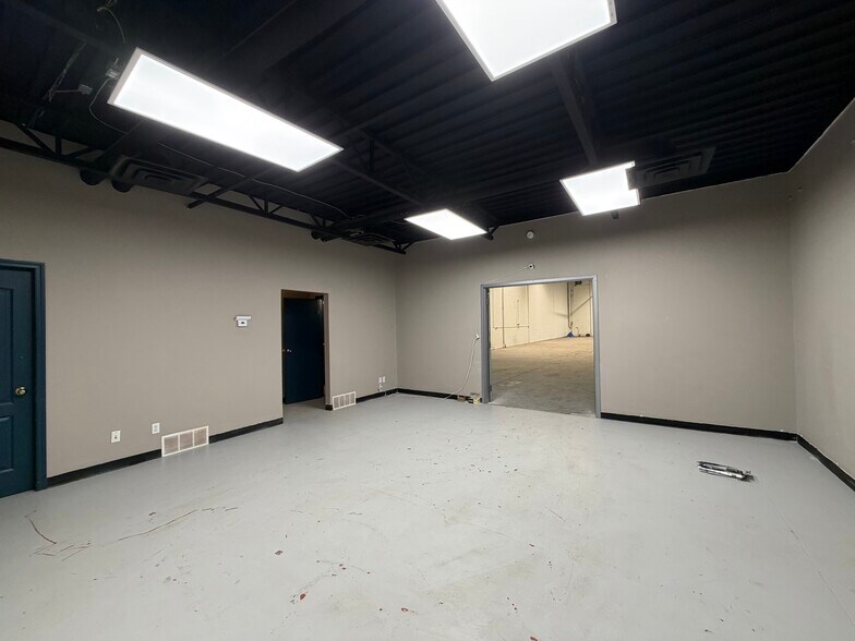 More Photos Of 3815 61 Av SE, Calgary Industrial For Lease