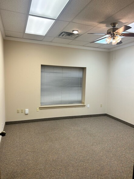 More Photos Of 102 N Shiloh Rd, Garland Office For Lease