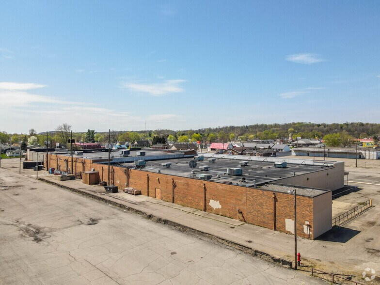 More Photos Of 206 W 30th St, Connersville Unknown For Lease