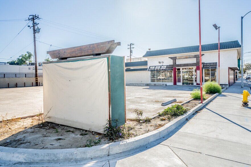 More Photos Of 17800-17812 Bellflower Blvd, Bellflower Restaurant For Lease
