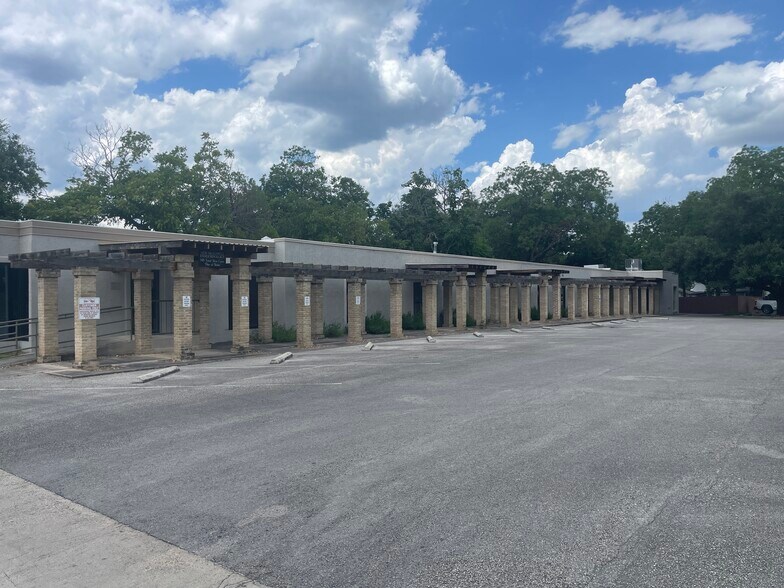 More Photos Of 652 N Houston Ave, New Braunfels Medical For Lease