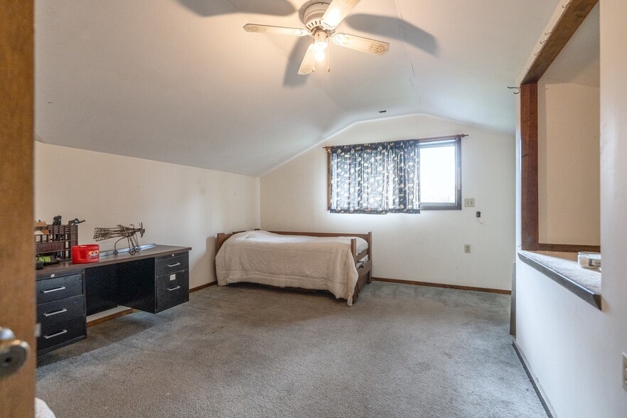 More Photos Of 167 Hill Rd, Kingston Sports And Entertainment For Sale