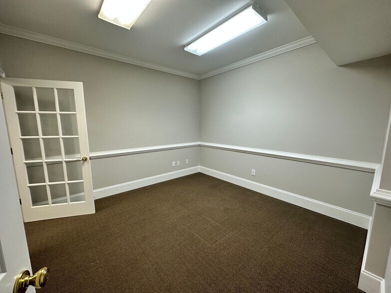 More Photos Of 327 Dahlonega St, Cumming Medical For Sale