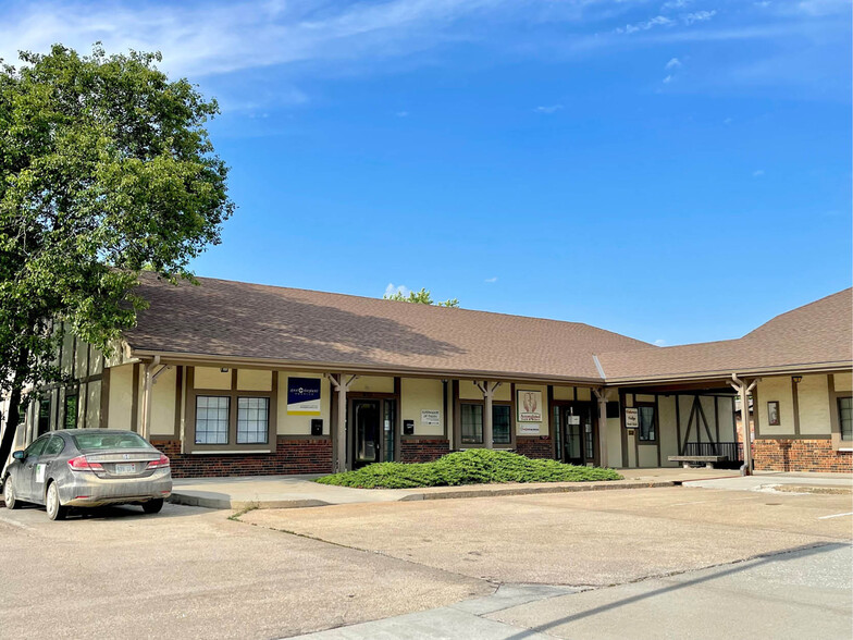 Primary Photo Of 2721 W 6th St, Lawrence Medical For Lease