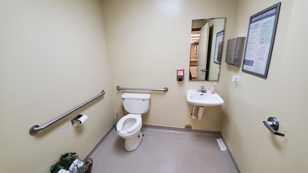 More Photos Of 1431 72 Byp NE, Greenwood Freestanding For Lease